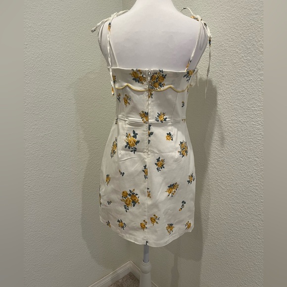Trixxi White Dress with Yellow Rose and Green Leaf Print. NEW - Picture 3 of 4